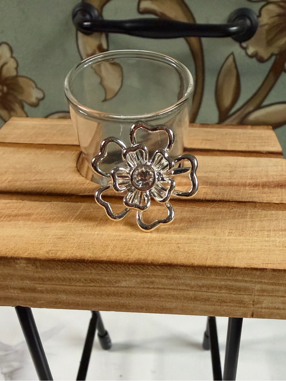 AVON In Bloom Flower Silvertone Ring w/Clear Crystal Center